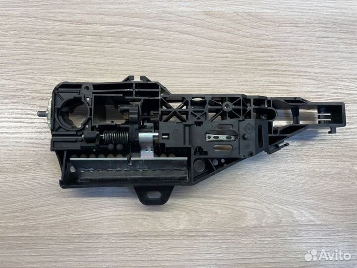 Кронштейн ручки двери левый LADA X-Ray