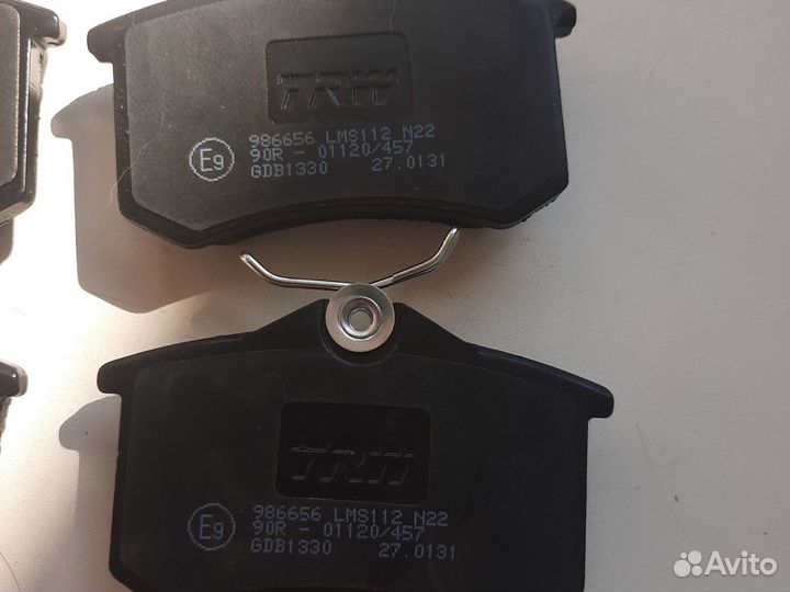 Тормозные колодки задние комплект