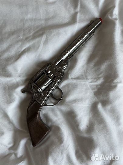 Игрушечный пистолет