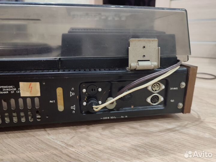 Виниловый проигрыватель