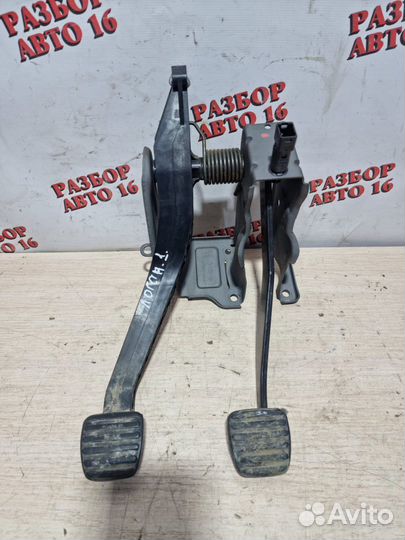 Педальный узел Renault Logan 1