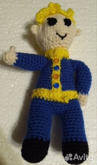 Вязаная игрушка Fallout Волт-Бой