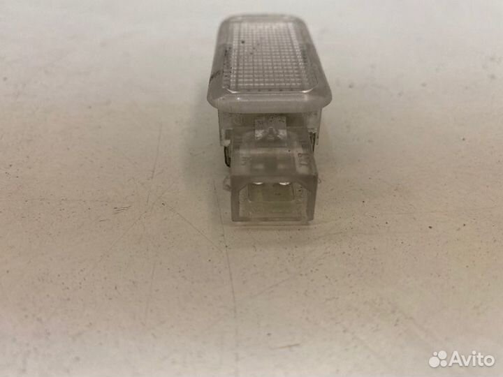 Плафон подсветки салона Audi A6 C6 2.0 2008