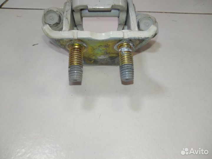 Петля двери задней правой верхняя Mitsubishi Grand