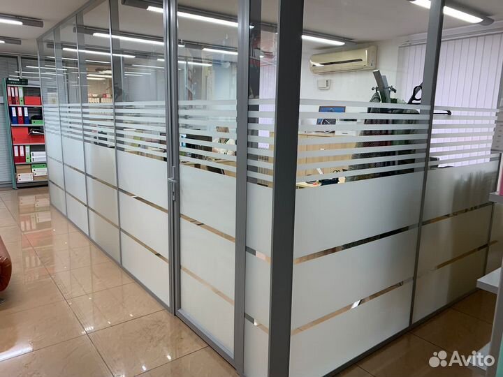 Цельностеклянные офисные перегородки