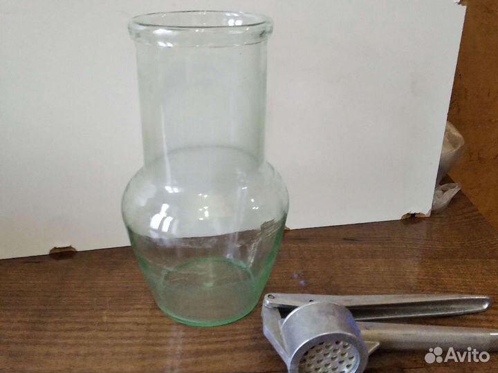 Горшки глиняные,кринки стеклянные и кувшины керами