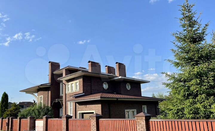 Дом 402 м² на участке 12 сот.