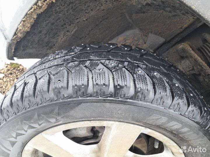 Bridgestone Ice Cruiser 7000 215/60 R17