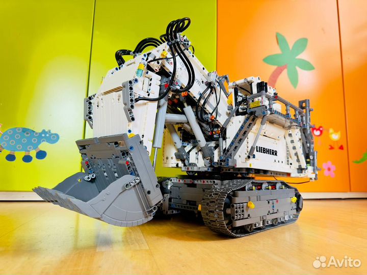 42100 Экскаватор Lego technic