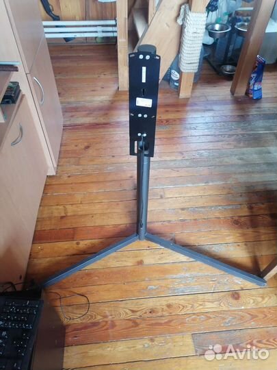 Loewe GSM 7 стойка для телевизора моторизованная