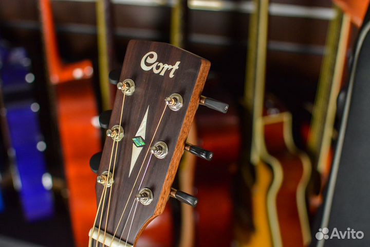 Электроакустическая гитара Cort + аксессуары