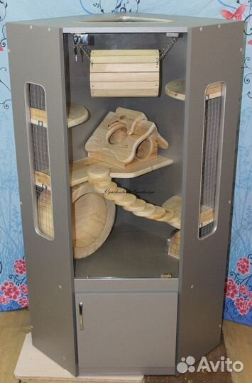 Стеллажи,витрины и домики для домашних животных