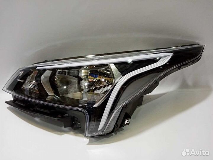 Фара галоген передняя левая Kia Rio 4 2021-2023