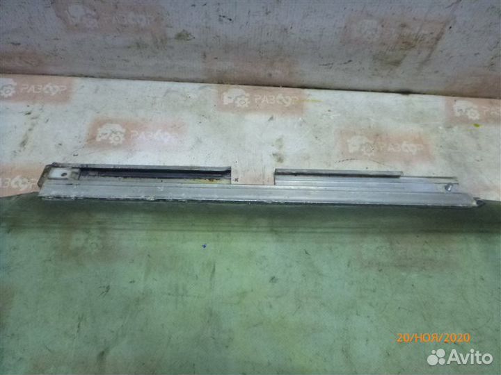 Стекло двери переднее правое Mercedes-Benz 190