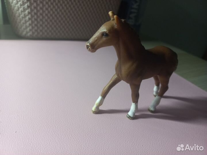 Лошадь жеребёнок schleich