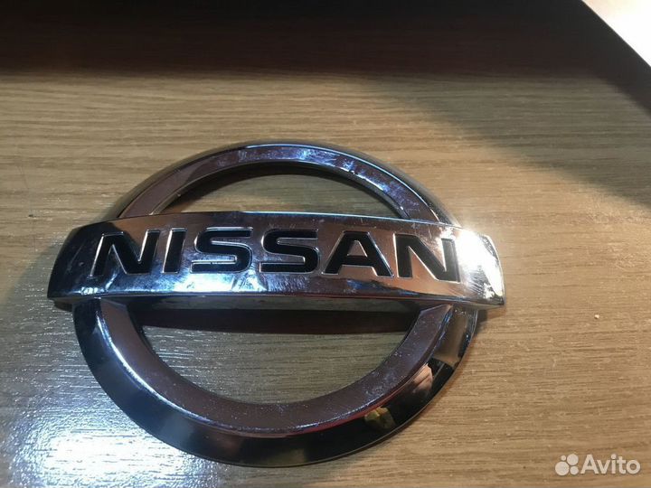 Эмблема на крышку багажника Nissan Murano