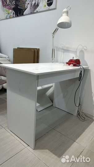 Стол маникюрный