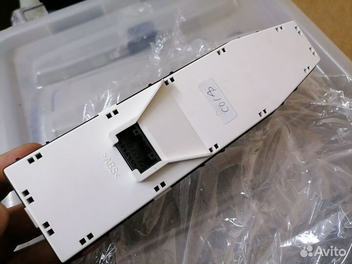 Блок кнопок стеклоподъемников Genesis G70