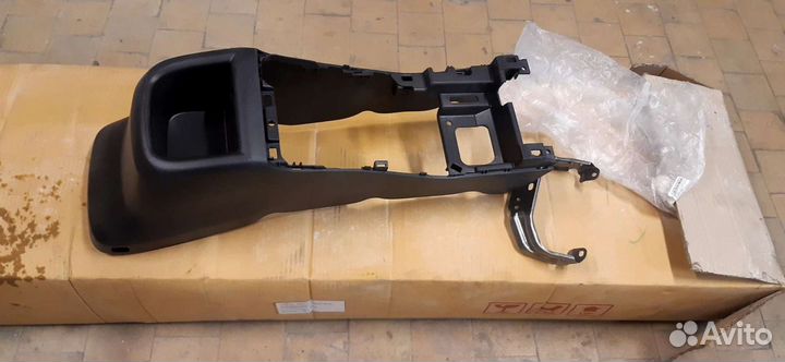 Корпус подлокотника Сузуки Витара