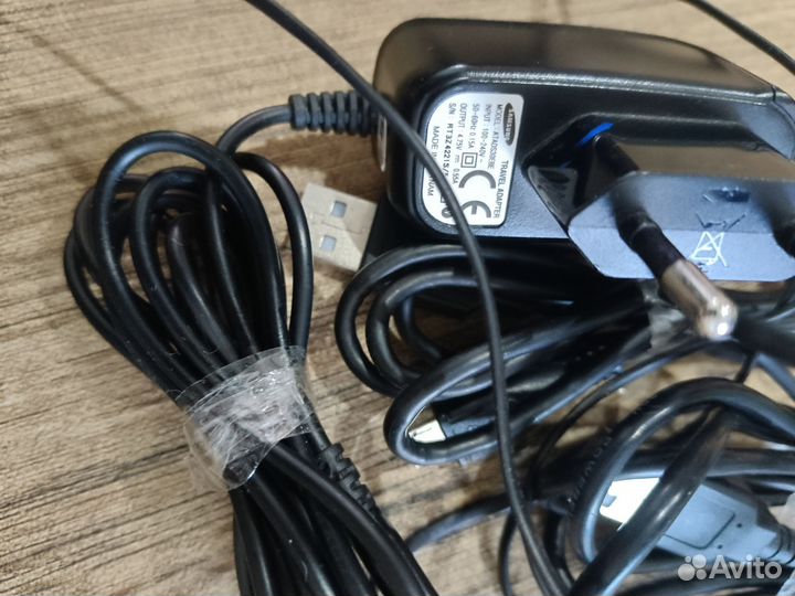 Зарядки и провода. Все что на фото