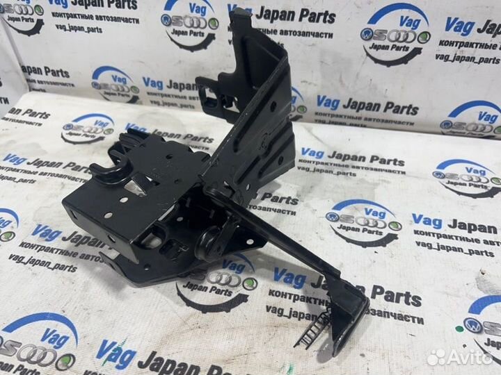 Кронштейн блока ABS Audi A4 B6 ALT 2004