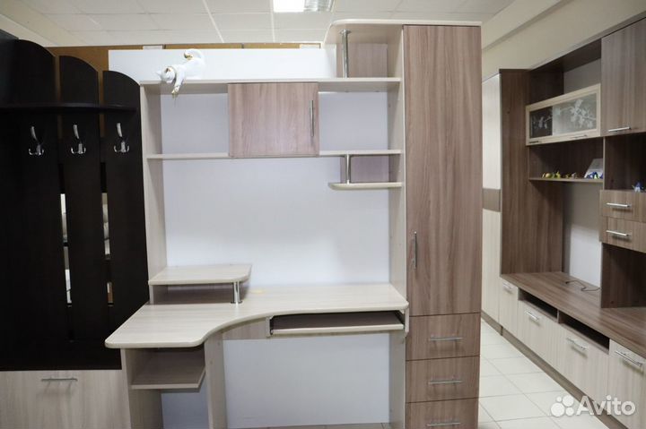 Компьютерный стол угловой