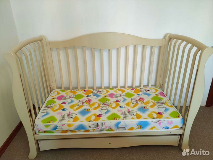 Детская кроватка