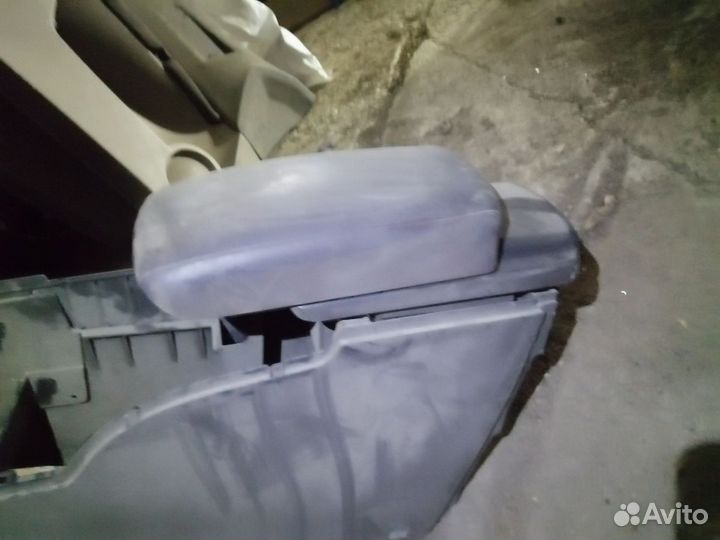 Подлокотник центральная консоль Nissan Qashqai j10