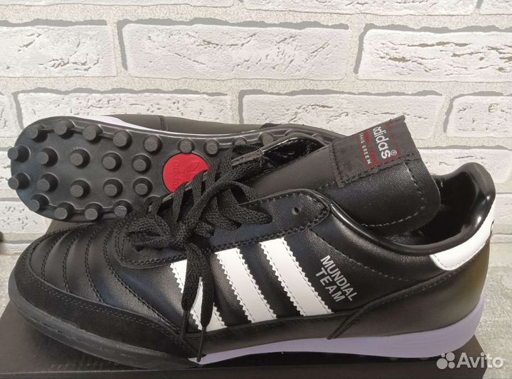 Футбольные бутсы шиповки