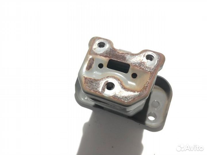 Крепление бампера переднее левое Toyota Vitz NCP95