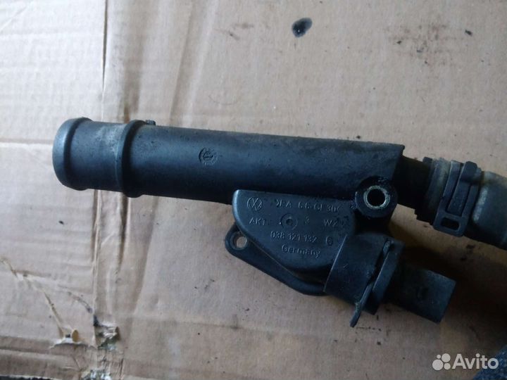Фланец системы охлаждения VW Audi 038121132G