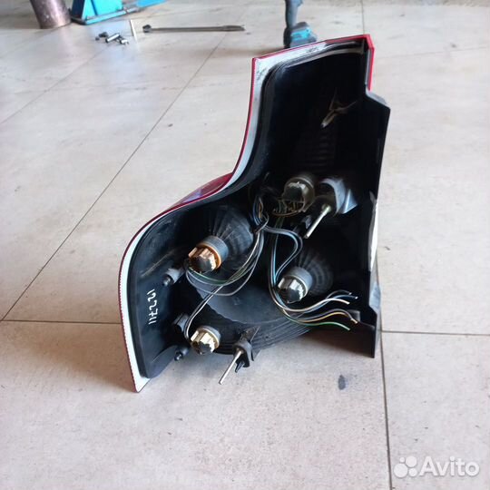 Фонарь задний правый на Volvo XC90 02-06 год