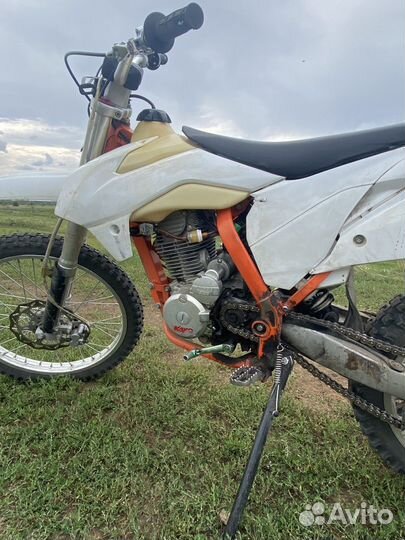 Кроссовый мотоцикл