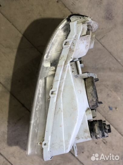 Фара левая Hyundai Accent