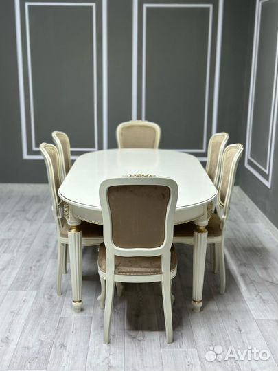 Кухонный стол и стулья