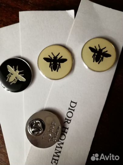 Значки на одежду