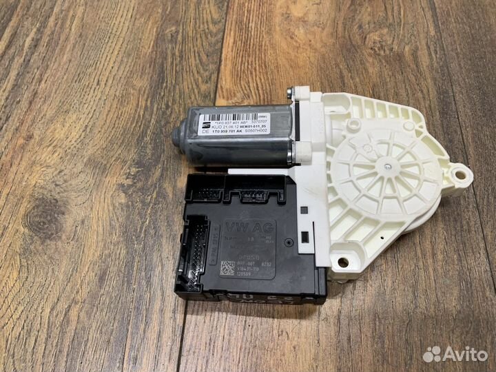 Seat Leon (1P1) Моторчик стеклоподъемника LH RH