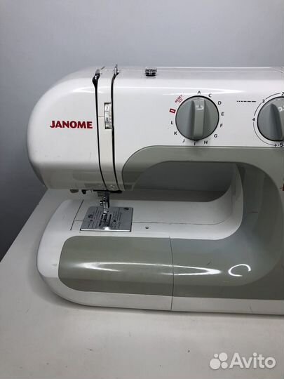 Швейная машина Janome 2049S