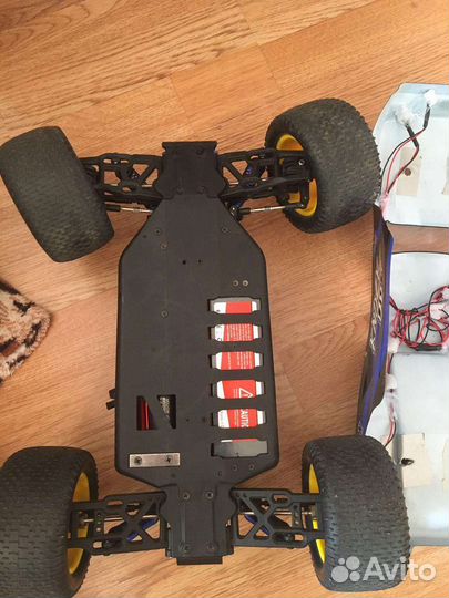 Радиоуправляемая модель 1/10