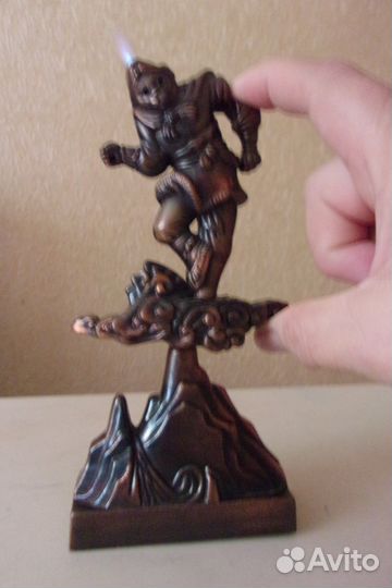 Зажигалки, пепельницы разные,значок,пуговица