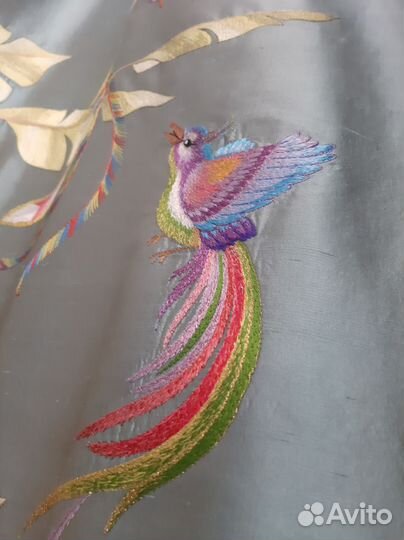 Штора с вышивкой ручной работы