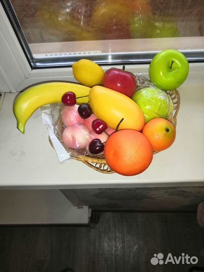 Искусственные фрукты, корзинка