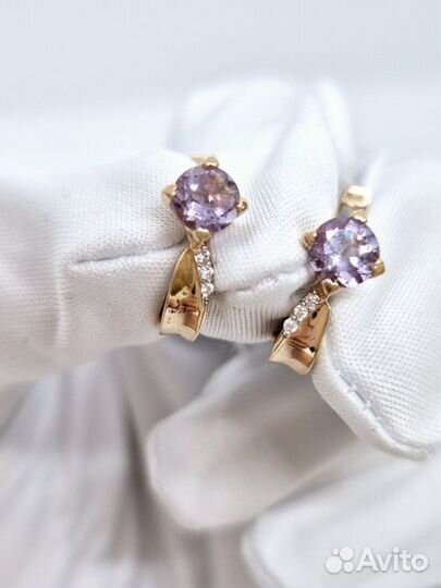 Золотые серьги с камнем