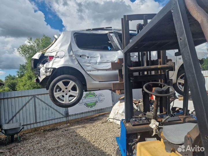 В разборе Peugeot 307 2003г. 1.6 TU5 109л.с