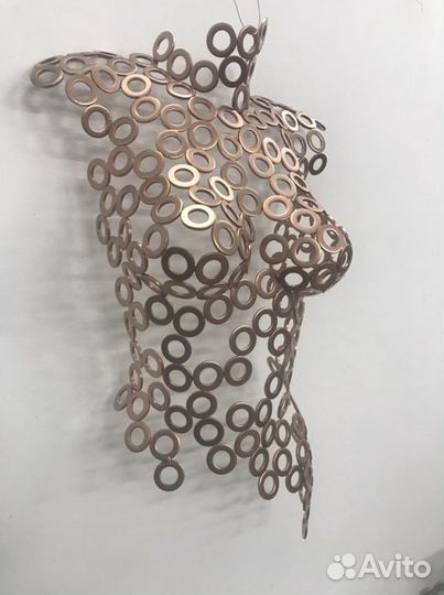 Скульптура из металла ‘Женский торс’
