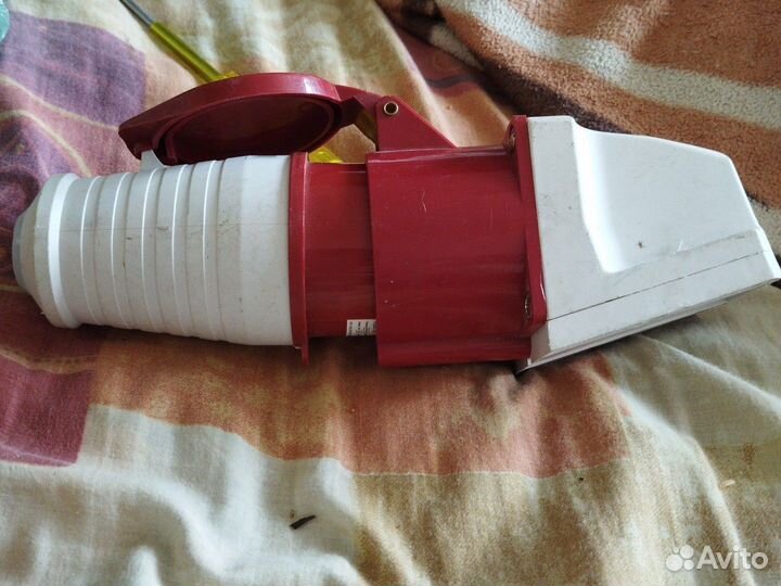 Силовая стационарная розетка и вилка