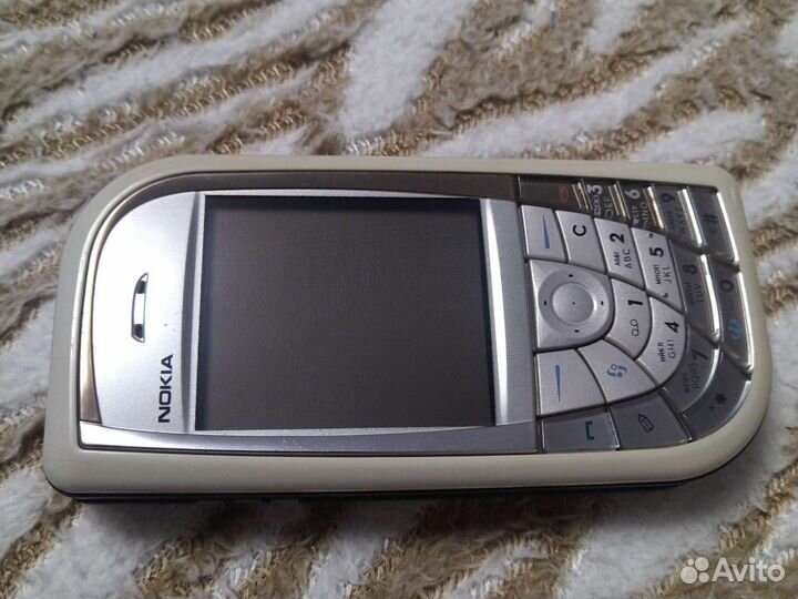 В продаже Nokia 7610