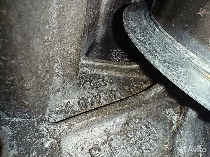 Помпа водяная Volkswagen Touareg 1 4.2 AXQ 2004