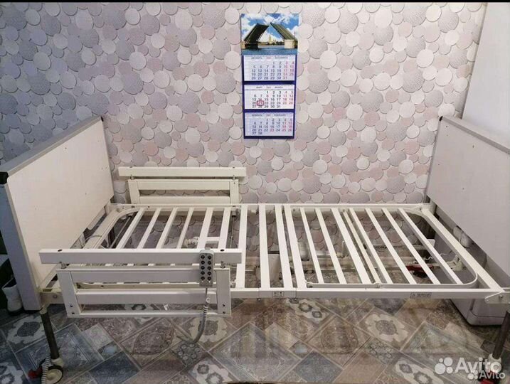 Медицинская кровать, с пультом