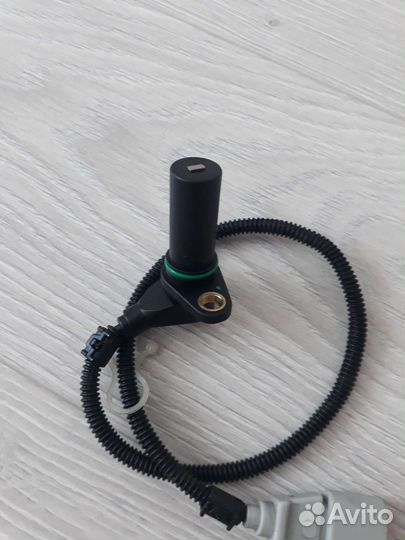 Датчик положения коленвала Volkswagen Tuareg 1